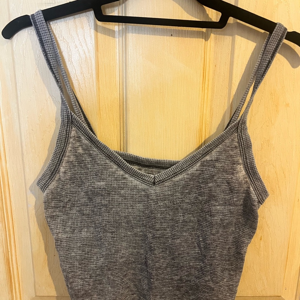 AE cropped waffle cami; sz Medium, gray